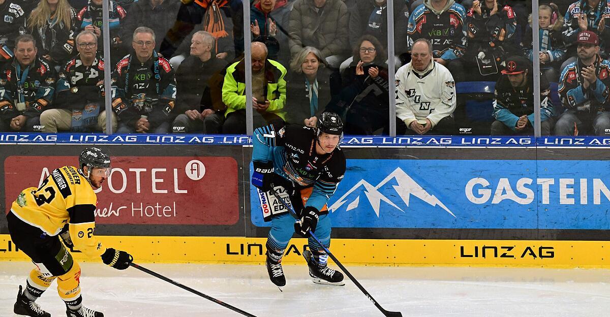 Aufatmen-bei-den-Black-Wings-Brian-Leblers-Doppelpack-knackte-den-Spitzenreiter