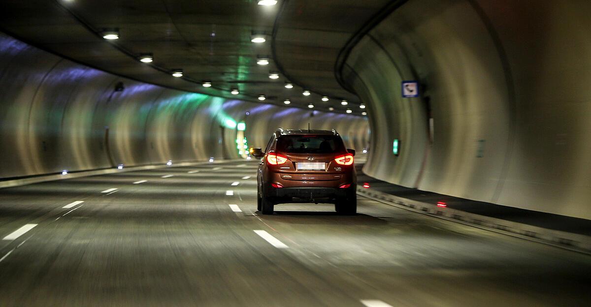Autofahrer drehte auf S10 im Tunnel Götschka um