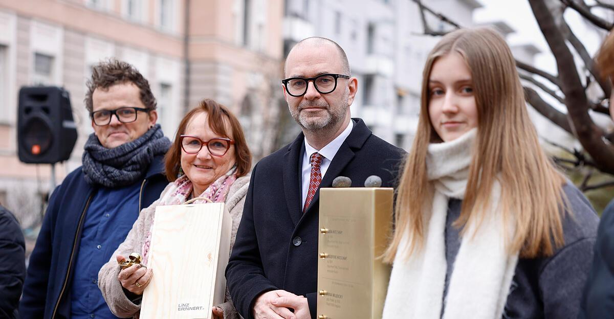 17-neue-Stelen-erinnern-an-die-j-dischen-NS-Opfer-aus-Linz