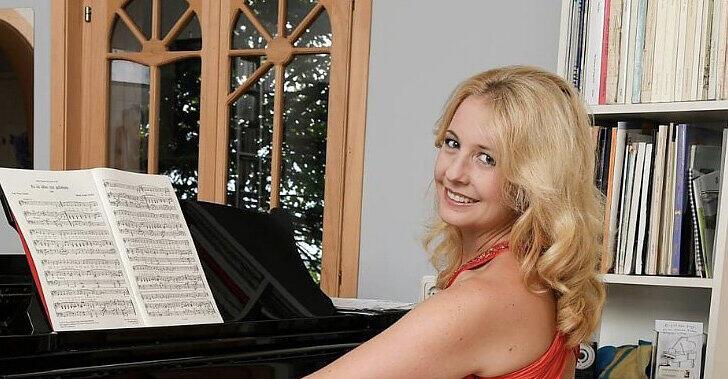 Iva-Schell-l-dt-zum-Eintauchen-in-die-Ufa-Filmwelt-nach-Bad-Schallerbach