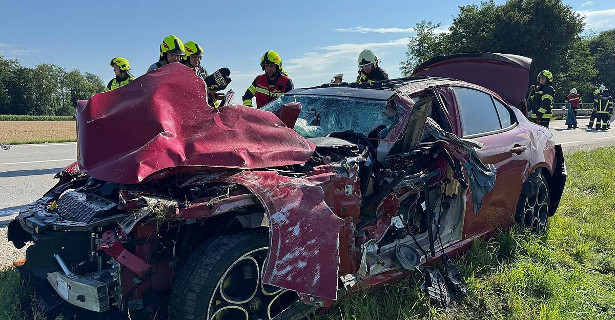 Eltern-und-zwei-Kinder-bei-Unfall-in-Andorf-verletzt