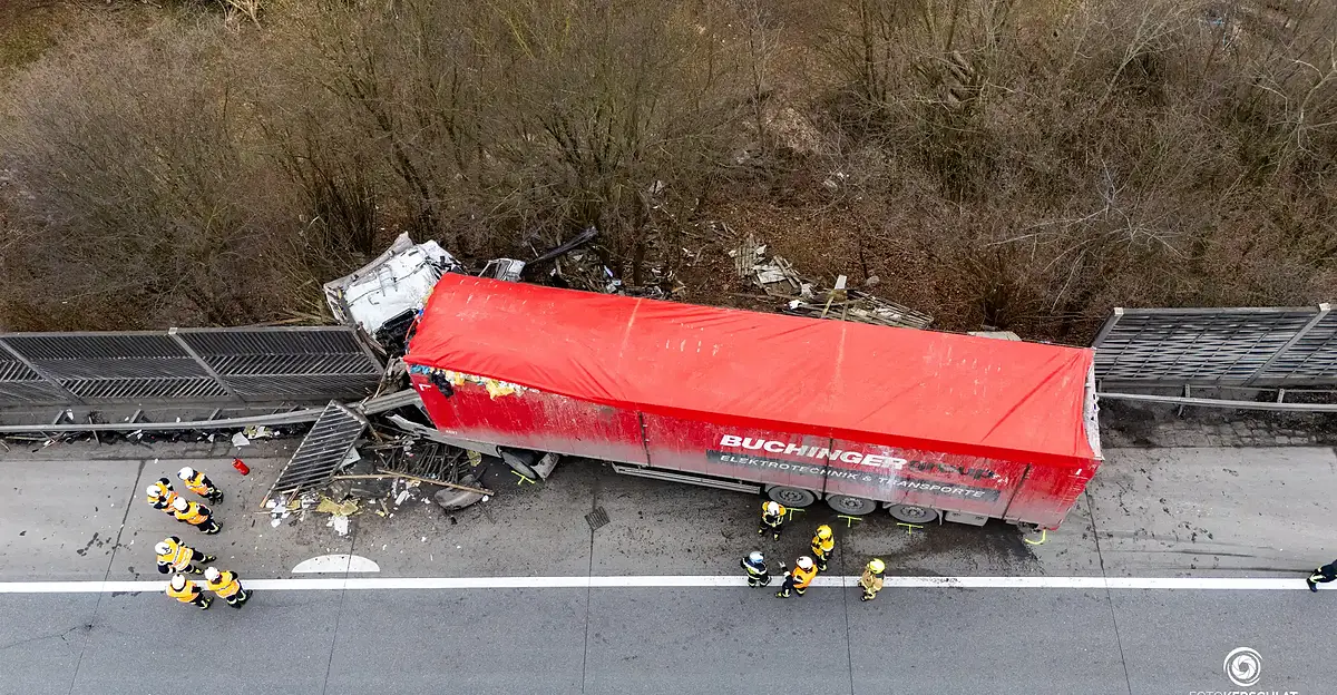 Kilometerlanger-Stau-nach-Unfall-auf-A1-bei-Linz