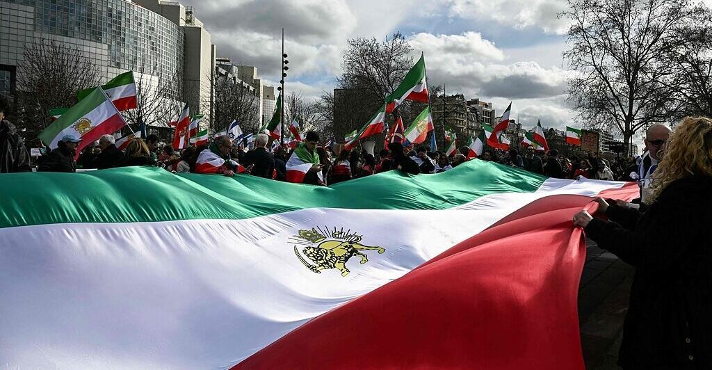 Leitartikel-Dieses-Regime-l-sst-sich-nicht-wegbomben