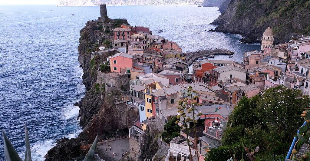 Italien-Cinque-Terre-Dorf-f-hrt-Obergrenze-f-r-Touristen-ein