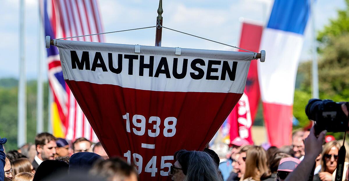Befreiungsfeier Mauthausen: NS-Opfer-Gedenken mit Blick auf die Täter