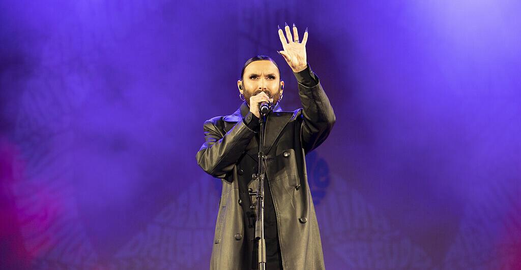 Tom-Neuwirth-tritt-bei-Pride-Fledermaus-an-der-Volksoper-als-Frosch-auf