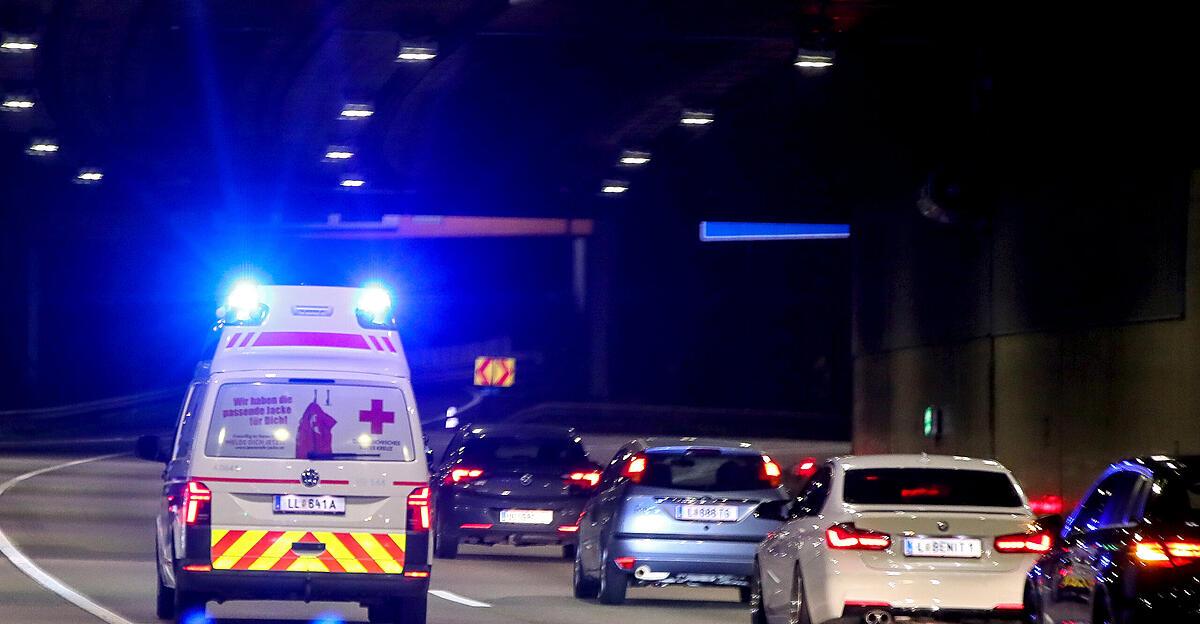 Voiture renversée dans le tunnel Bindermichl à Linz – conducteur (49 ans) blessé