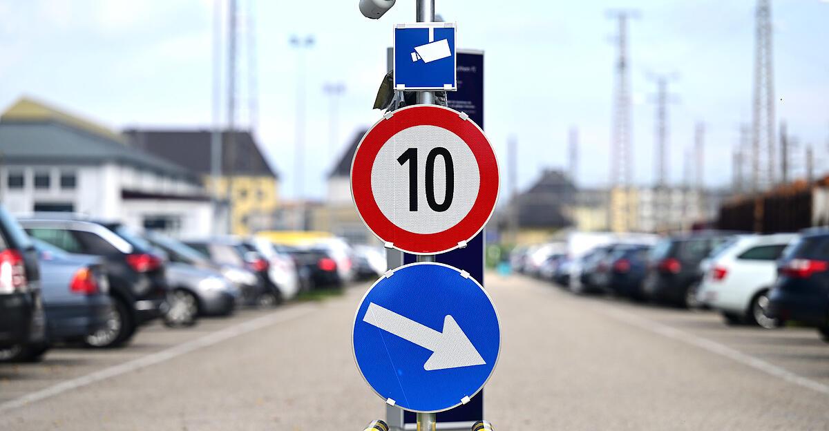 -BB-Parkpl-tze-in-V-cklabruck-und-Attnang-ab-4-Mai-kostenpflichtig