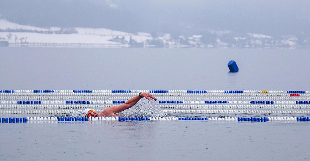 Cool-swimming-Bei-den-Profi-Eisschwimmern-im-Hallst-tter-See