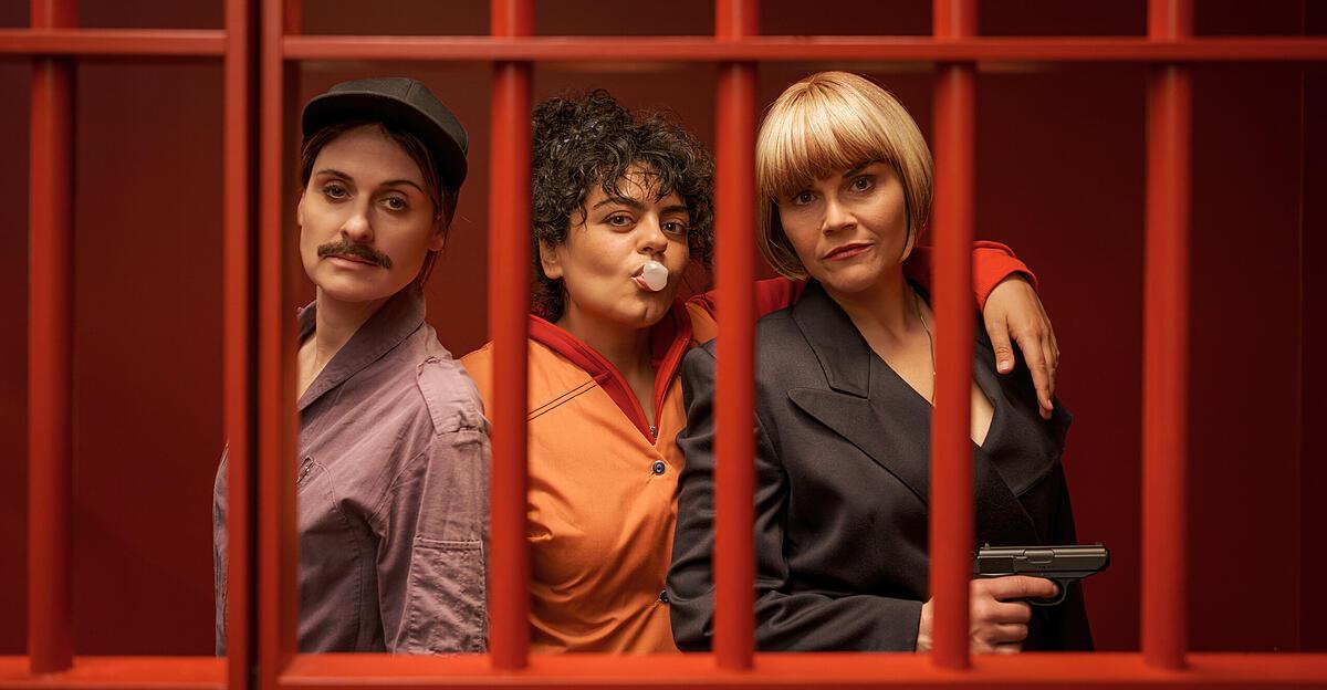 blick-ins-kastl-nette-gangsterinnen