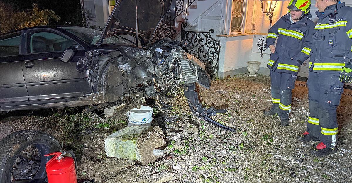 Auto-krachte-in-St-Lorenz-gegen-Gartenmauer-1-Verletzter