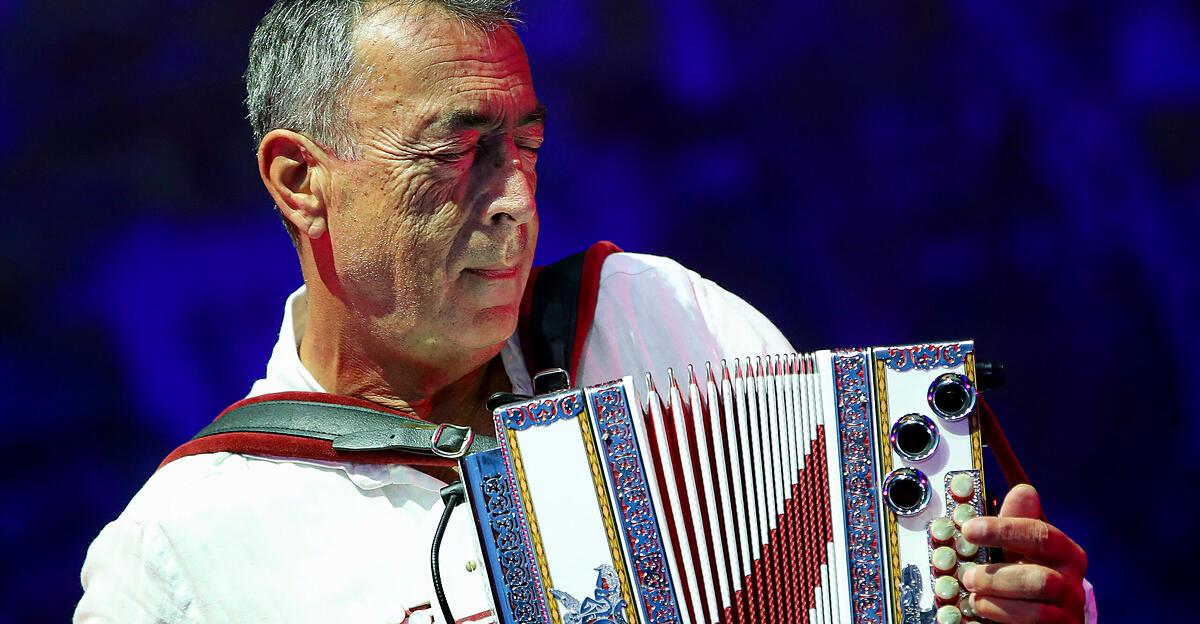 Hubert-von-Goisern-geht-2027-wieder-auf-Tour-Auftritte-in-Linz-und-Gmunden