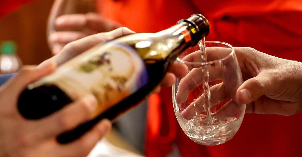 Im-All-gebrauter-Sake-f-r-fast-600-000-Euro-verkauft