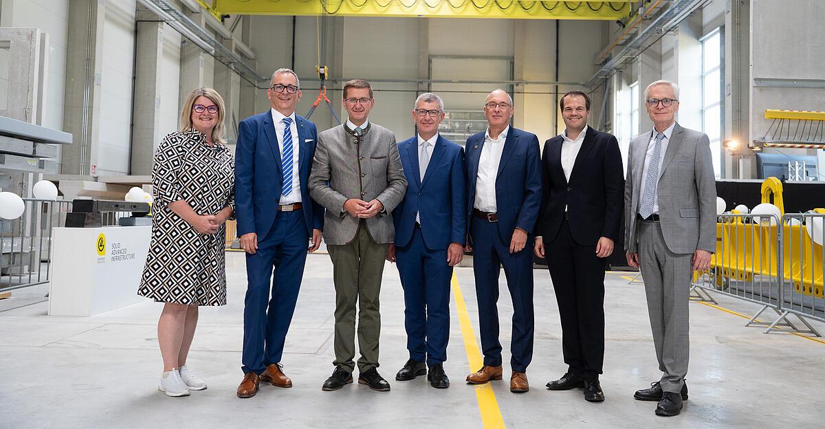 Gmundner-Fertigteile-nimmt-eine-neue-Produktionshalle-in-Betrieb