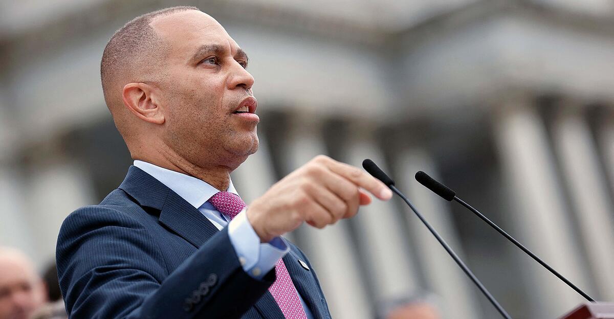 US-Demokrat-spricht-stundenlang-um-Trump-Gesetz-auszubremsen