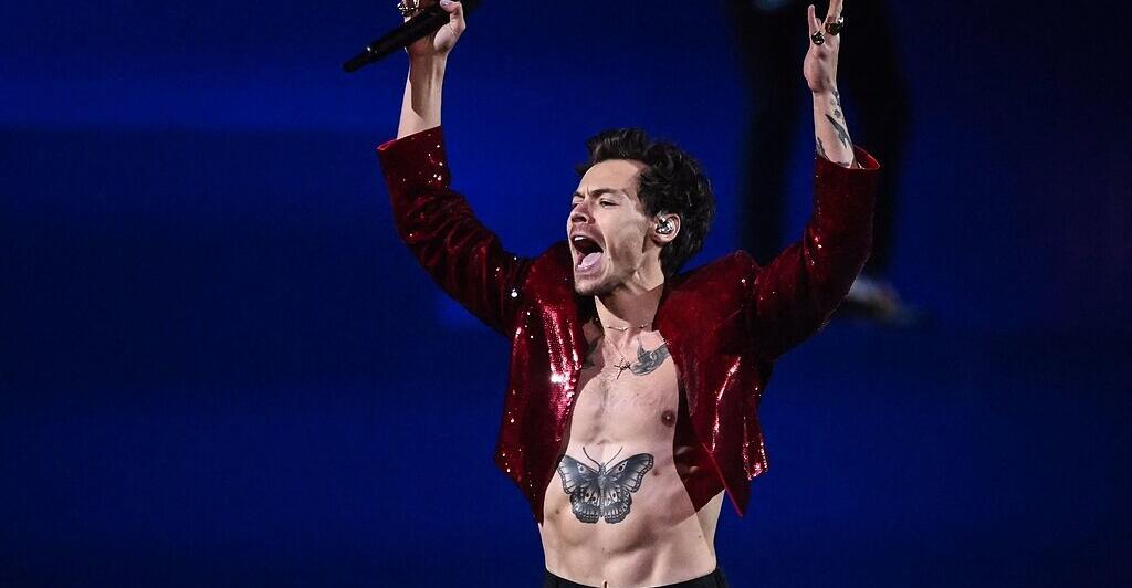 -Forever-Forever-Harry-Styles-heizt-mit-Musikclip-Spekulationen-an