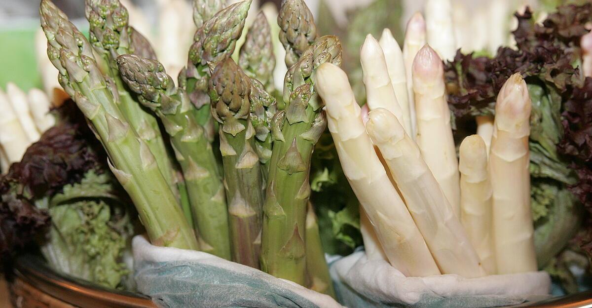 Spargelernte-Preiskampf-um-das-gefragte-Gem-se