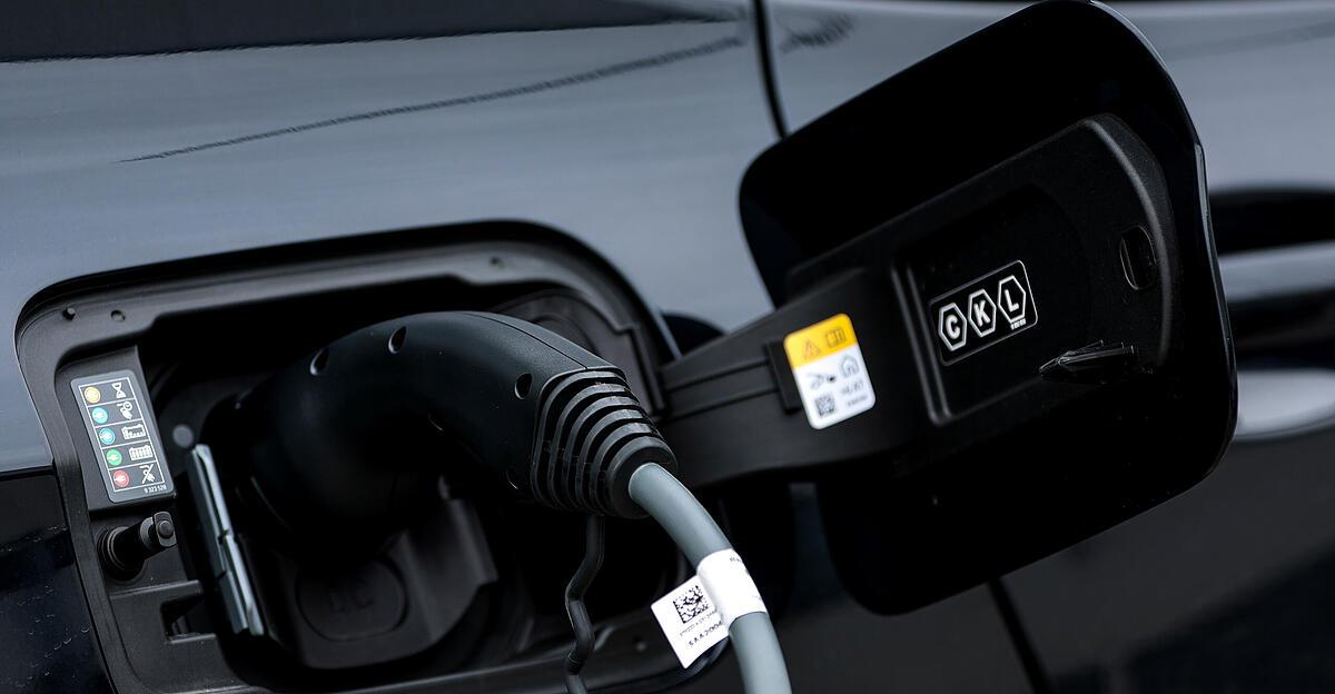 Elektroauto-als-Stromspeicher-Sonnenstrom-in-der-Nacht-