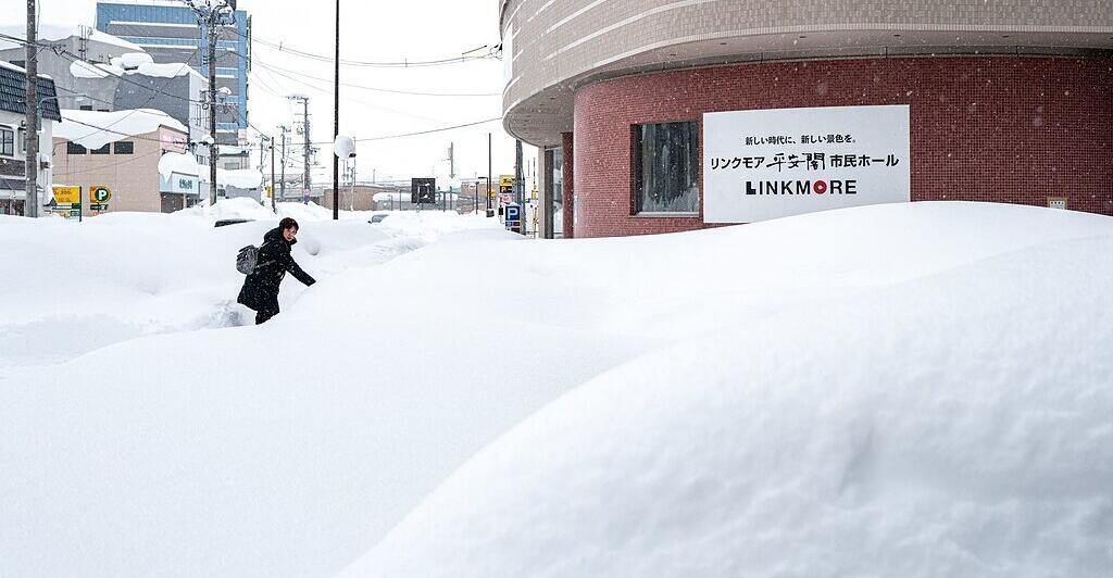 Bis-zu-4-5-Meter-Schnee-30-Todesf-lle-durch-heftigen-Wintereinbruch-in-Japan