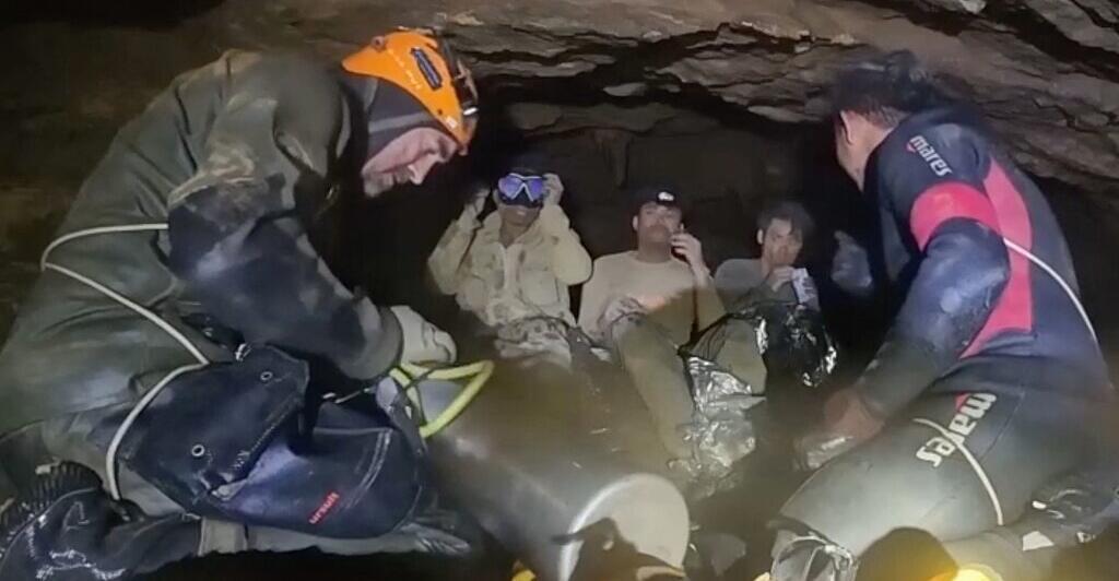 Freude in Laos: Restliche vier Goldsucher aus Höhle befreit