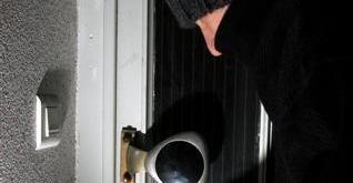 Wienerin-27-stand-beim-Heimkommen-3-Einbrechern-gegen-ber