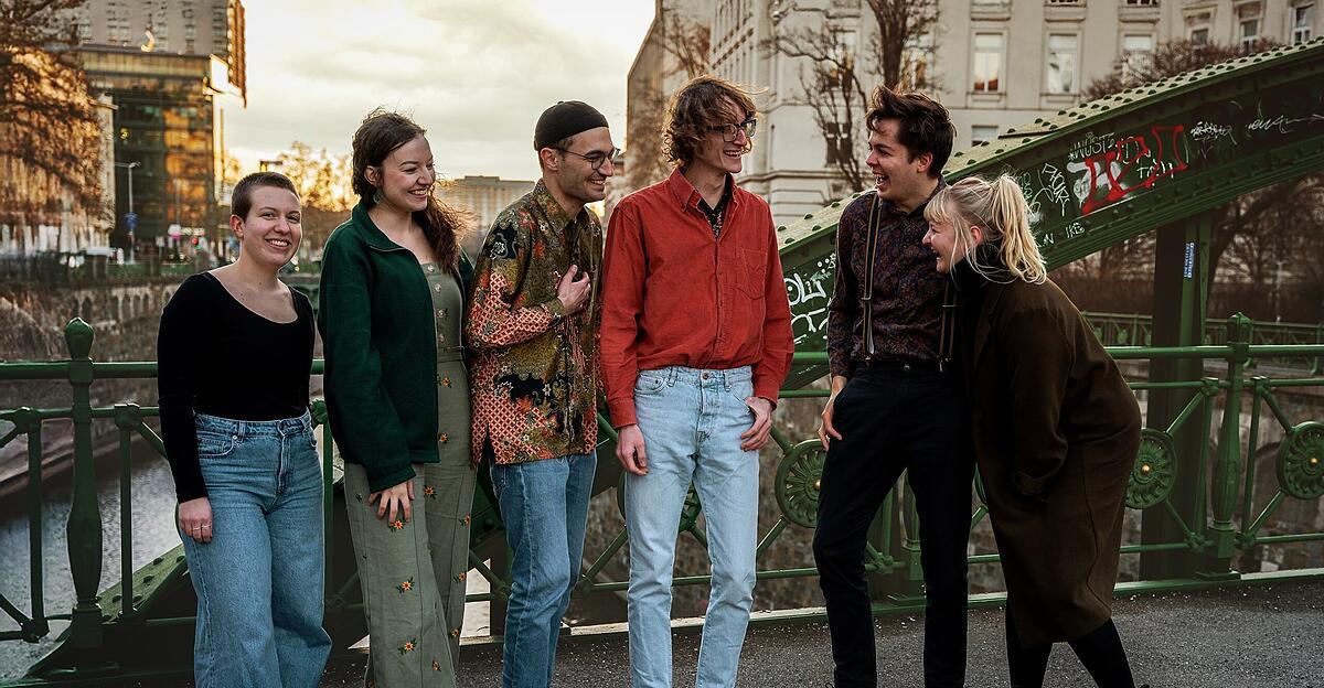 Kopfh-rer-156-Herr-Lang-und-sein-kritischer-Blick-auf-die-Welt