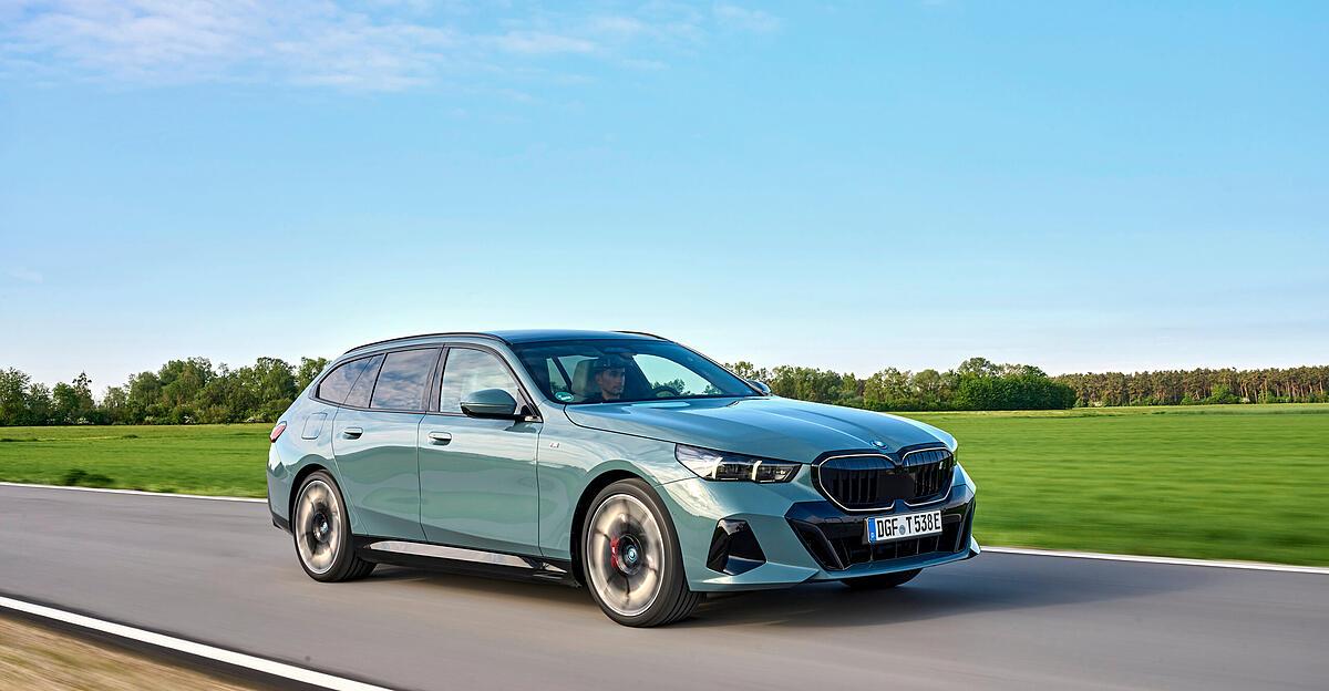 bmw-i5-touring-im-o-n-test-flott-beladen-und-geladen