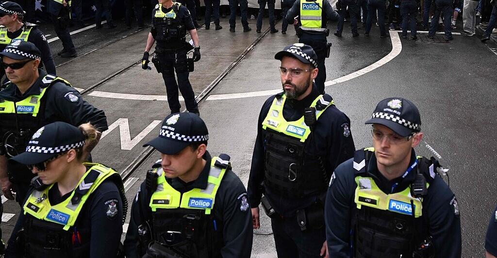 Mehrere Polizisten erschossen: Großfahndung im australischen Busch