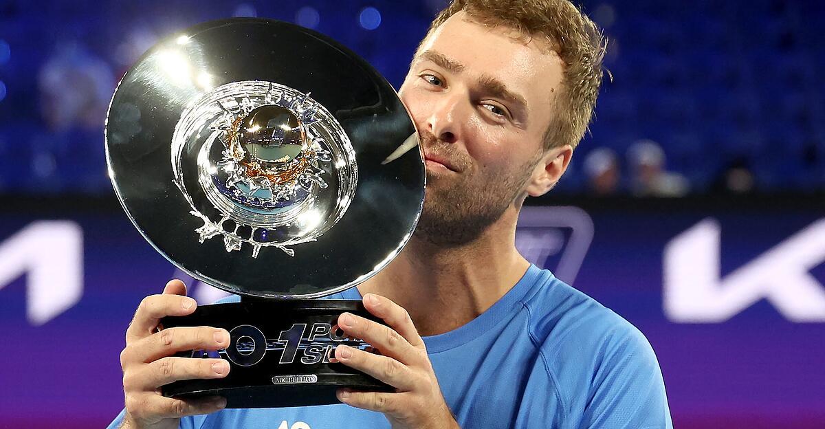 Tennis-Amateurspieler-schlug-Jannik-Sinner-und-gewann-1-Million-Dollar