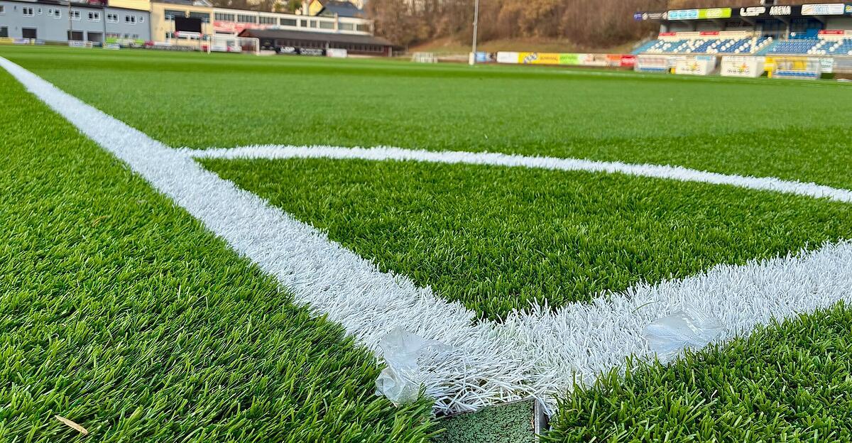 Der-neue-Gmundner-Kunstrasenplatz-droht-f-r-Football-ungeeignet-zu-sein
