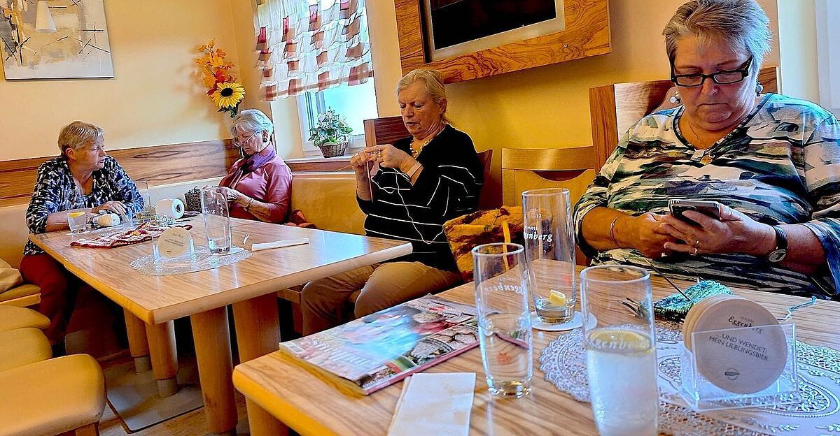 Eine-Gschwandtner-Frauenrunde-h-kelt-schon-seit-40-Jahren