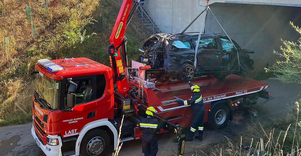 Family overturned with minibus on A5 - four dead