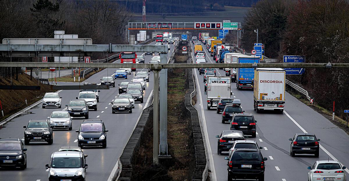 Kilometerlanger Stau nach Massenkarambolage auf A1 bei Amstetten ...