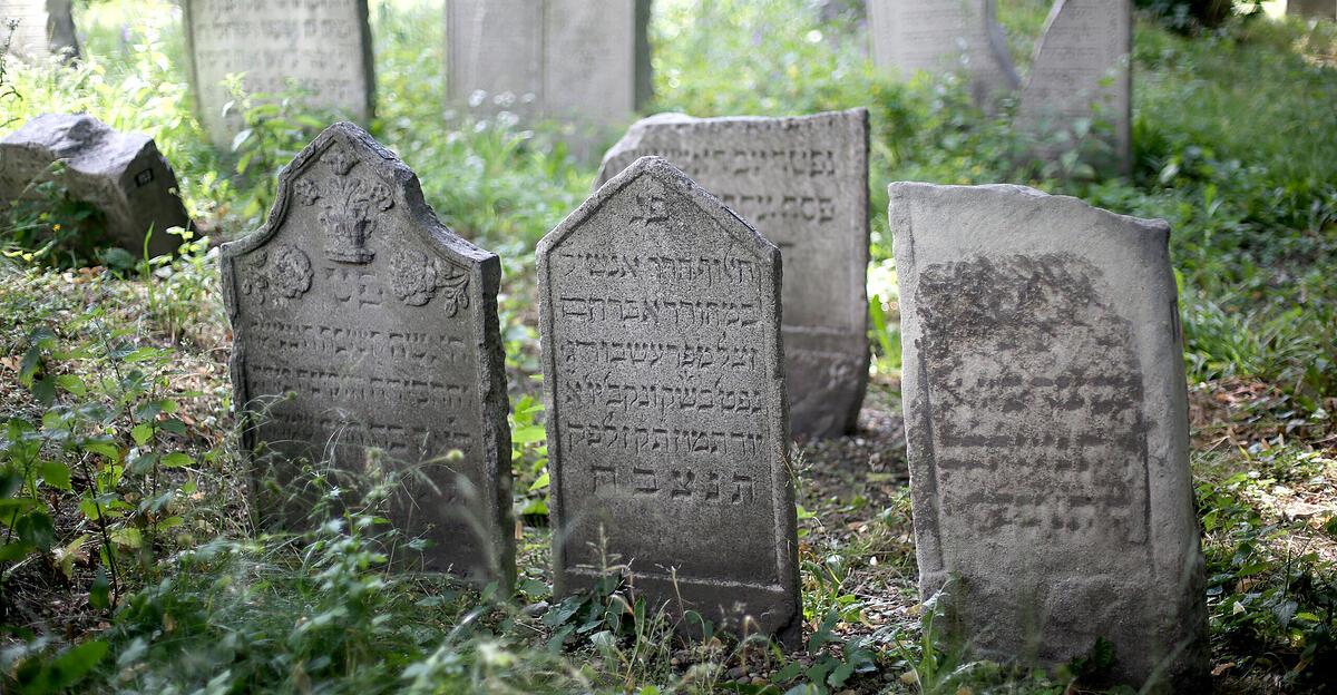 Fire and swastika graffiti at the Jewish cemetery in Vienna