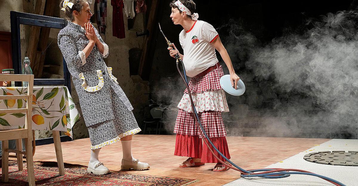 Schwanger mit Spaghetti: Knackige Theater-Farce in Wilhering ... Schwanger mit Spaghetti: Knackige Theater-Farce in Wilhering ...