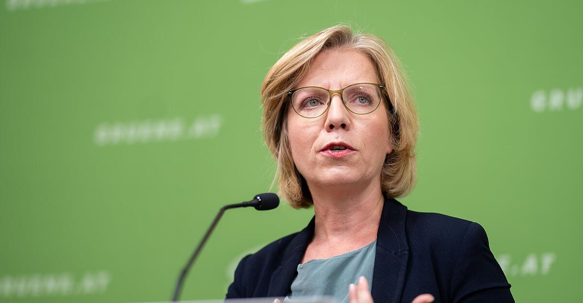 Gewessler rejects accusations of cronyism