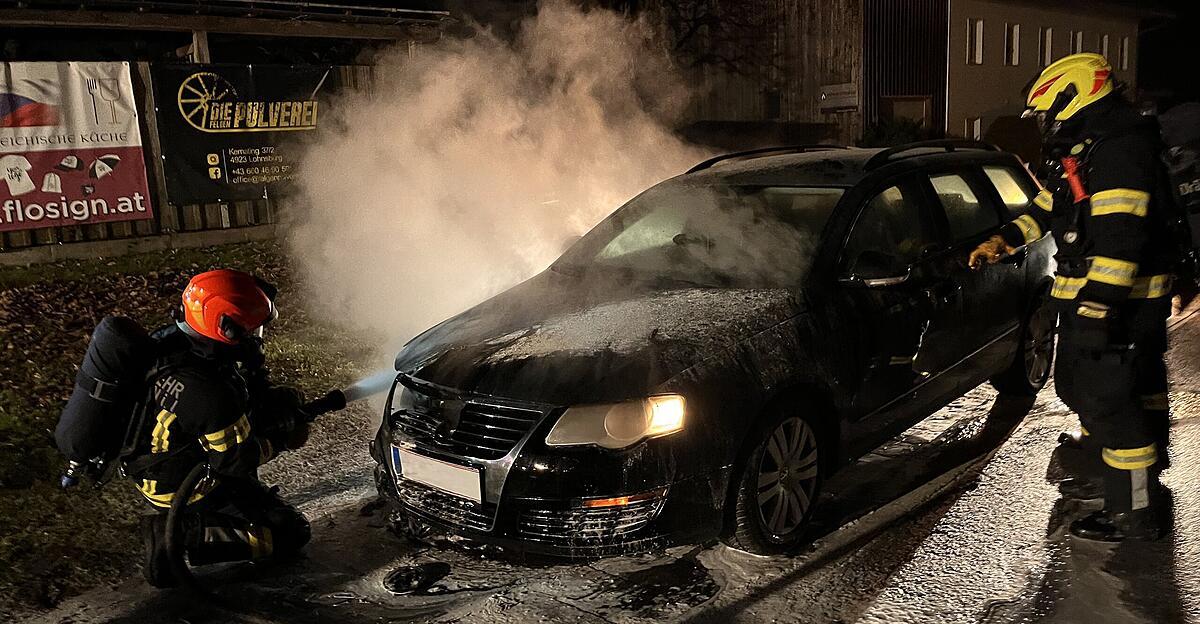 Neuhofen im Innkreis: 24-year-old's car caught fire while driving