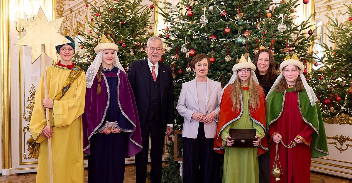 Sternsinger aus Kremsmünster waren auf Besuch beim Bundespräsidenten