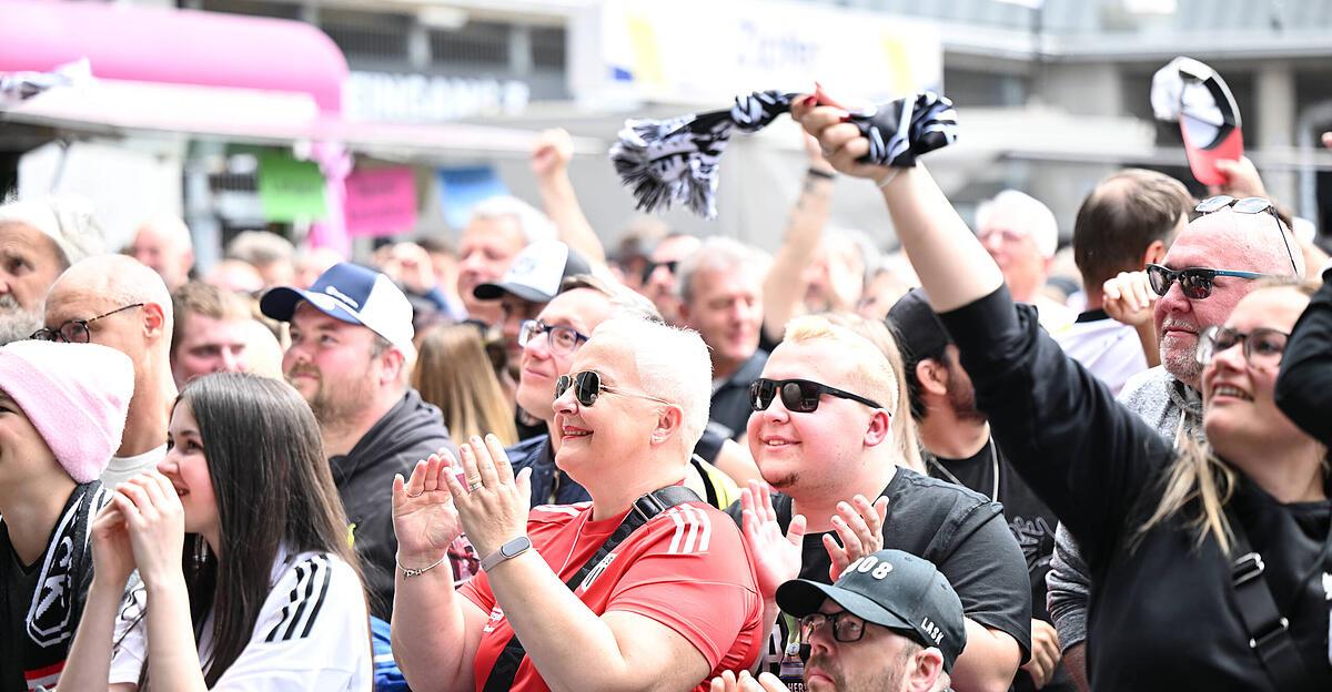 LASK crowned champions with a 3-0 win at Austria