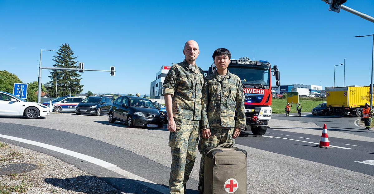 Nach Unfall bei Autobahnauffahrt Allhaming: Sanitäter des Bundesheers ...