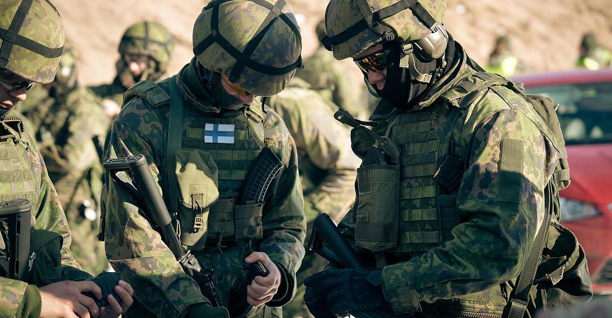 La Finlande rejoint l’OTAN : les questions et réponses les plus importantes