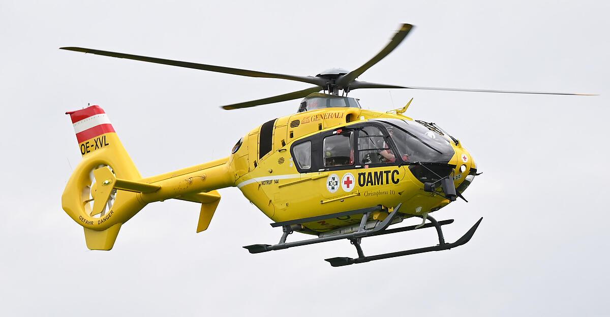 Three-year-old seriously injured in tractor accident in Sankt Valentin