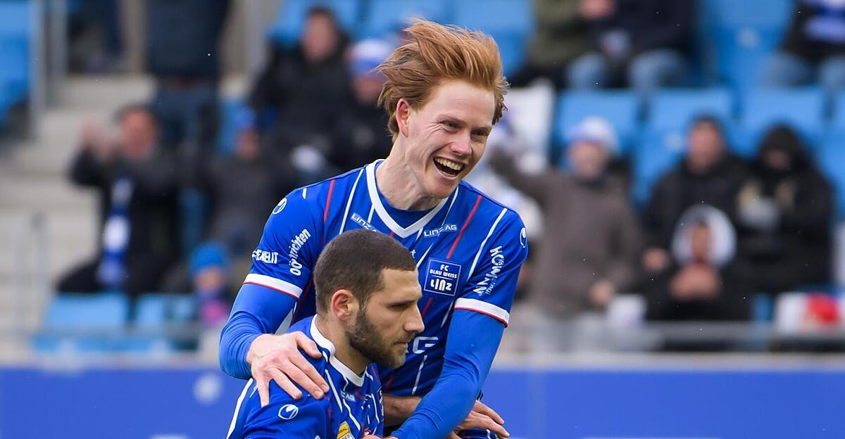Blue-White wing duo puts Sturm in a pincer movement