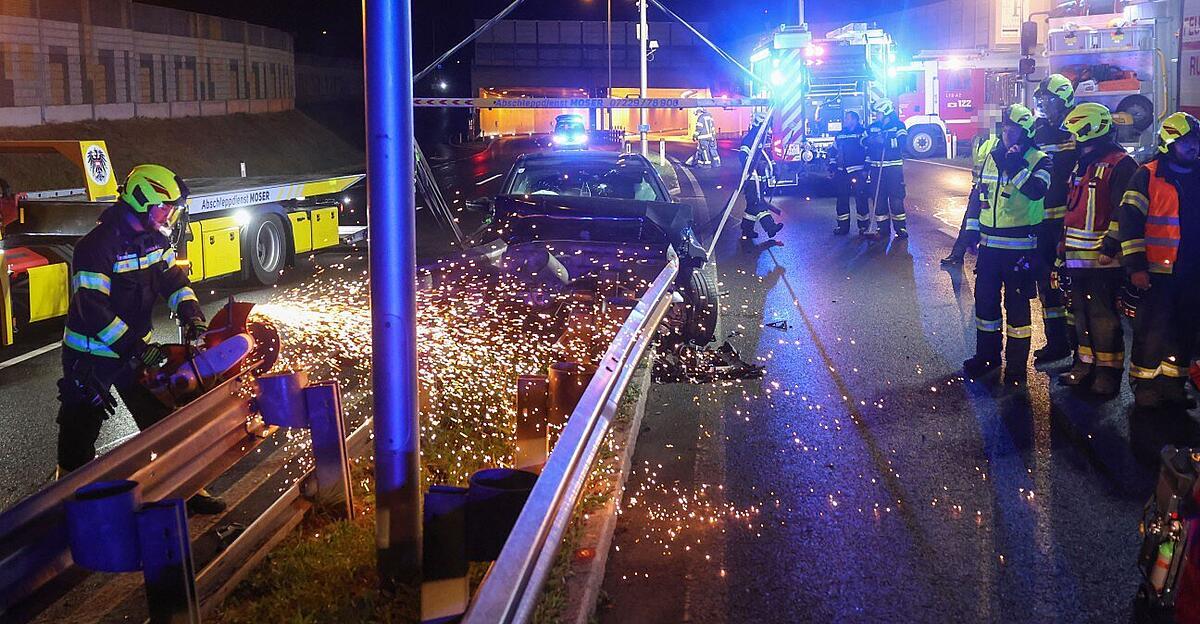 Unfall auf B1 in Hörsching: 23-Jähriger verletzt