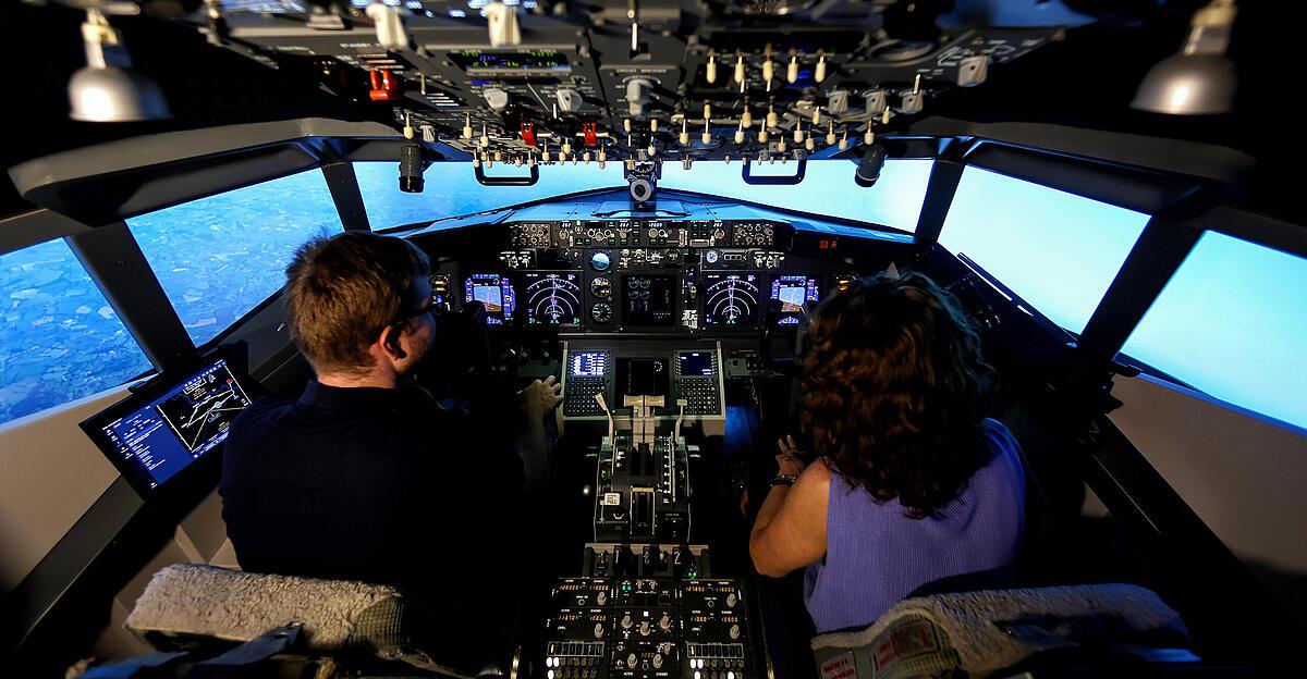 Pilot für einen Tag: Im Cockpit einer Boeing – mitten in Alkoven