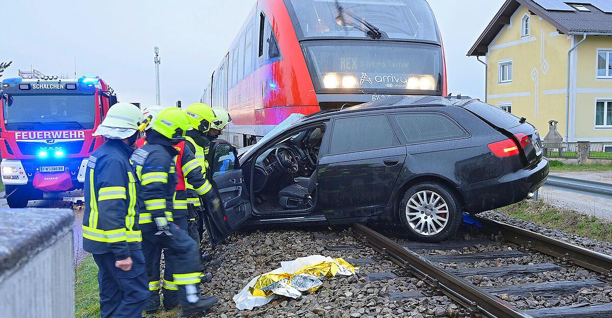 Car hit by train: fatalities in accident in Schalchen