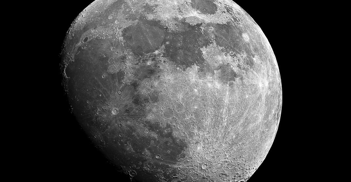 Miscalculated age: the Moon is 40 million years older than expected