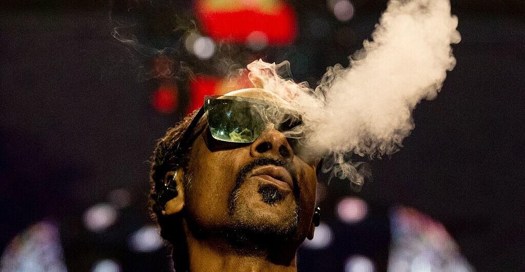 US rapper Snoop Dogg wants to give up smoking