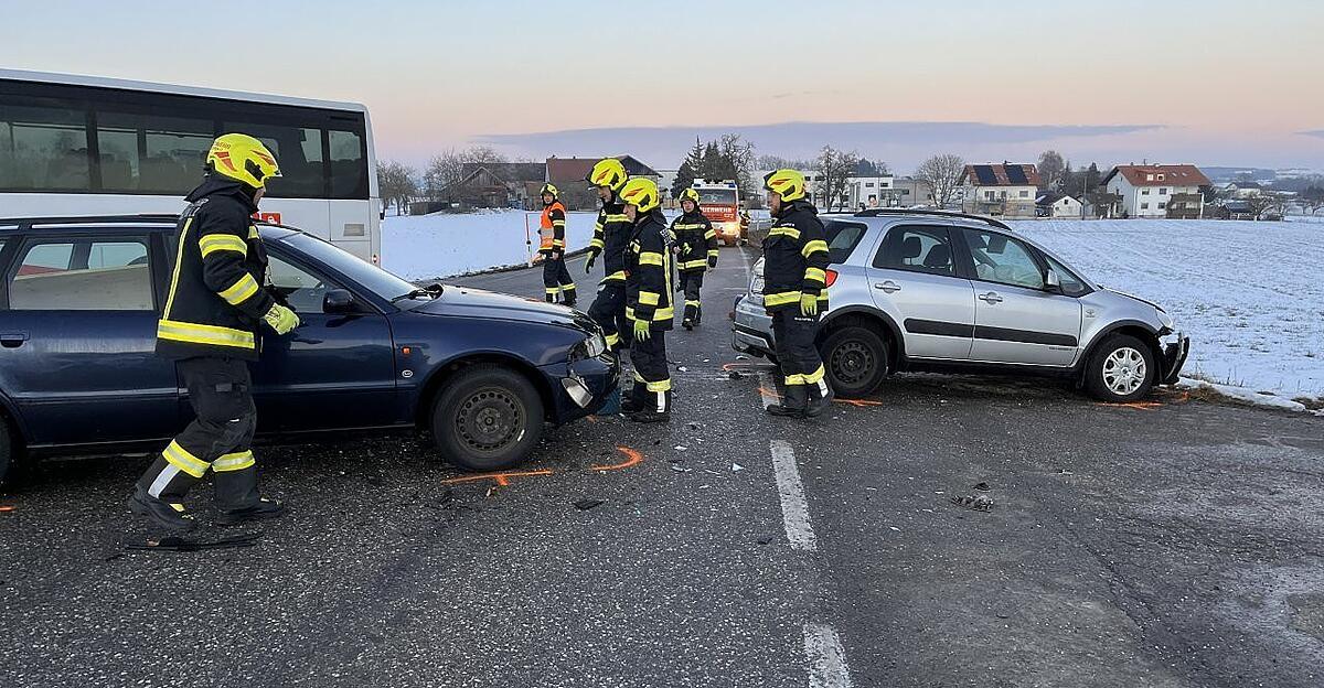 Two accidents at the same intersection in Neuhofen im Innkreis within 3 ...