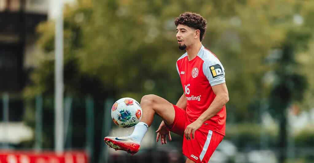 Is a former German U20 national team striker transferring to LASK?